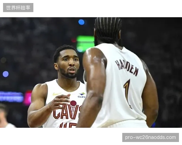 米切尔成狂热第二得分点，与克拉克后场组合火力冠绝联盟。